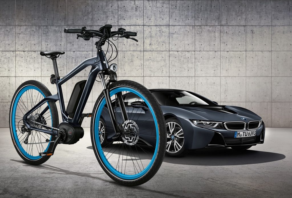 BMW Cruise e-Bike Protonic Dark Silver a BMW i8