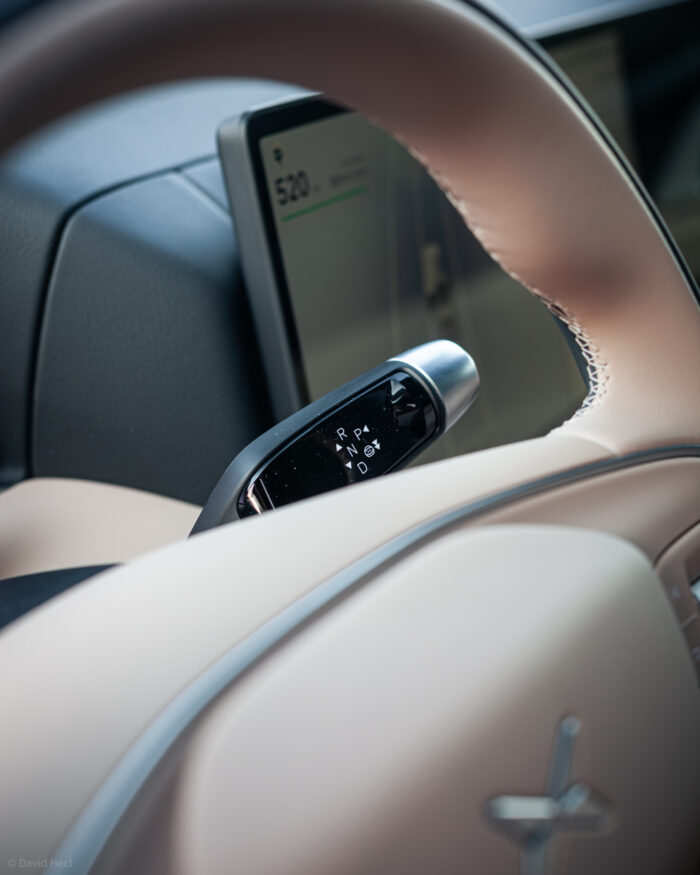 Autobazar.EU | XPENG zobral to najlepšie zo všetkých áut a prispôsobil to svojim potrebám. Príkladom je ovládanie jazdných režimov ako v Mercedese a aktivácia automatického riadenia ako v Tesle.