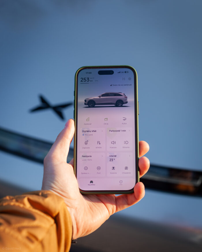 Autobazar.EU | Aplikácia je jednou zo silných stránok XPENGu. Jej odozva na ovládanie auta je takmer okamžitá. Chýbal mi však náhľad na parkovacie miesto pri automatickom diaľkovom parkovaní či viaceré funkcie náhľadu okolia auta v momente, keď zahlási nejaký problém prostredníctvom systému XGuard.