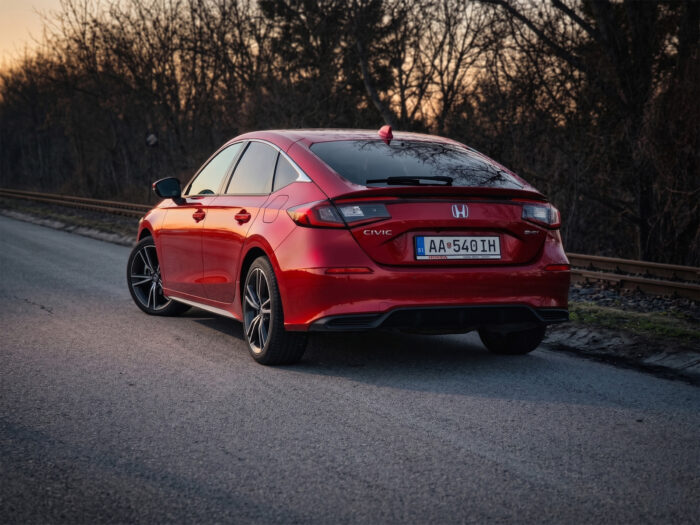 AUTOBAZAR.EU, test Honda Civic e:HEV Full Hybrid 2026