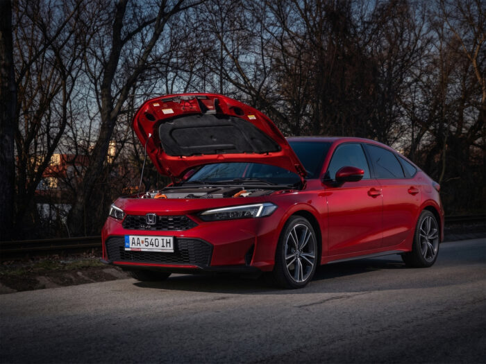 AUTOBAZAR.EU, test Honda Civic e:HEV Full Hybrid 2026
