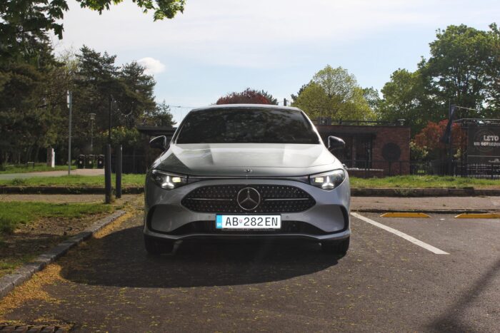 Test: Mercedes-Benz CLA už parkuje rýchlejšie ako vy. CLA 200 začína na takmer 49-tisíc eur, ale stojí za to každým detailom