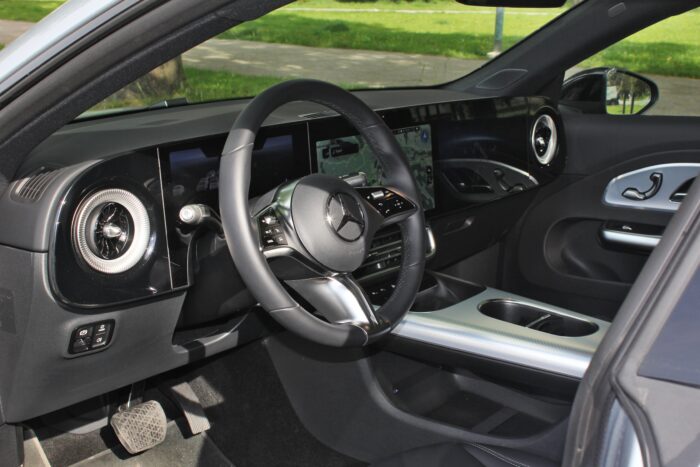 Test: Mercedes-Benz CLA už parkuje rýchlejšie ako vy. CLA 200 začína na takmer 49-tisíc eur, ale stojí za to každým detailom