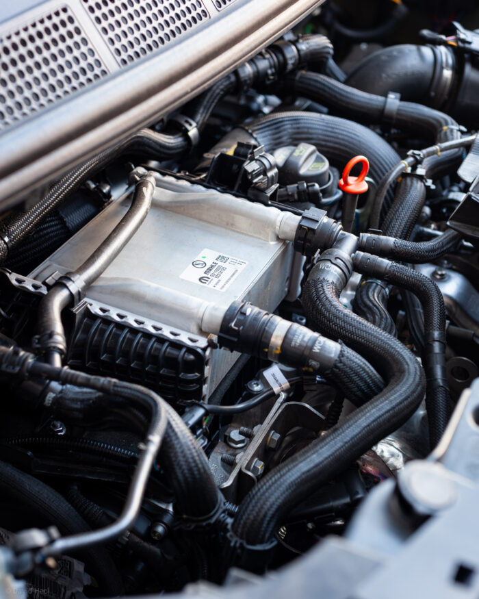 Autobazar.EU | Najväčšou novinkou je bez pochýb motor 2.2 MTJ s výkonom 132 kW a krútiacim momentom 400 Nm. Ide o úplne nový agregát, ktorý bol doteraz dostupný vo väčších dodávkach. Jeho prejav je však veľmi slušný. Vrchol krútiaceho momentu nastupuje už pri 1 500 ot./min. Dobrou správou je aj kultivovaný chod a pomerne dobré odhlučnenie kabíny.